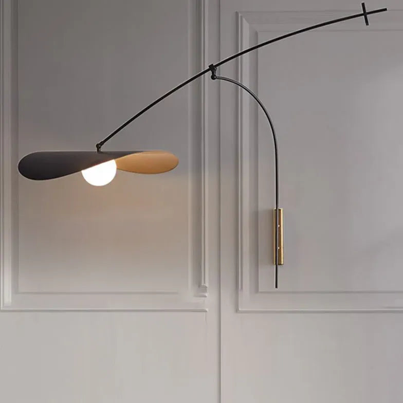 Svart vägglampa med lång arm modern design