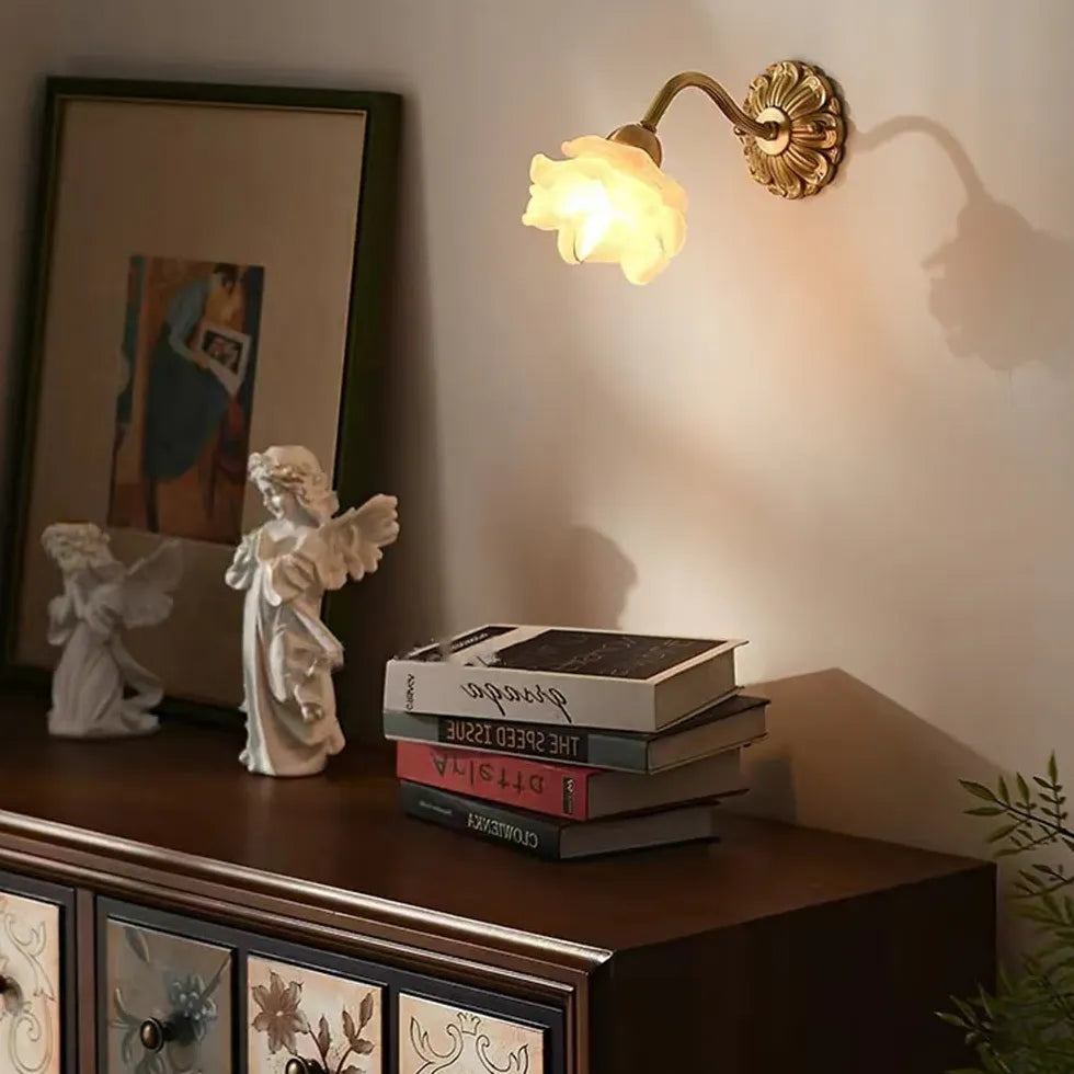 Vägglampa Glas Mässing Blomsterdesign Nordisk